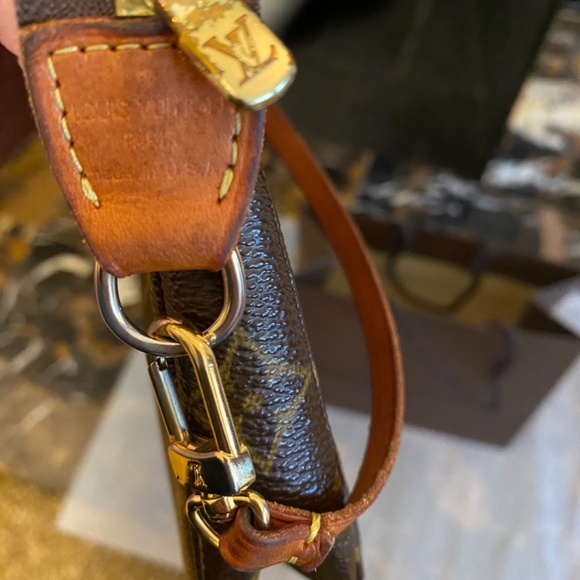 LOUIS VUITTON MONOGRAM POUCHETTE ACCESSOIRES - Picture 9 of 11